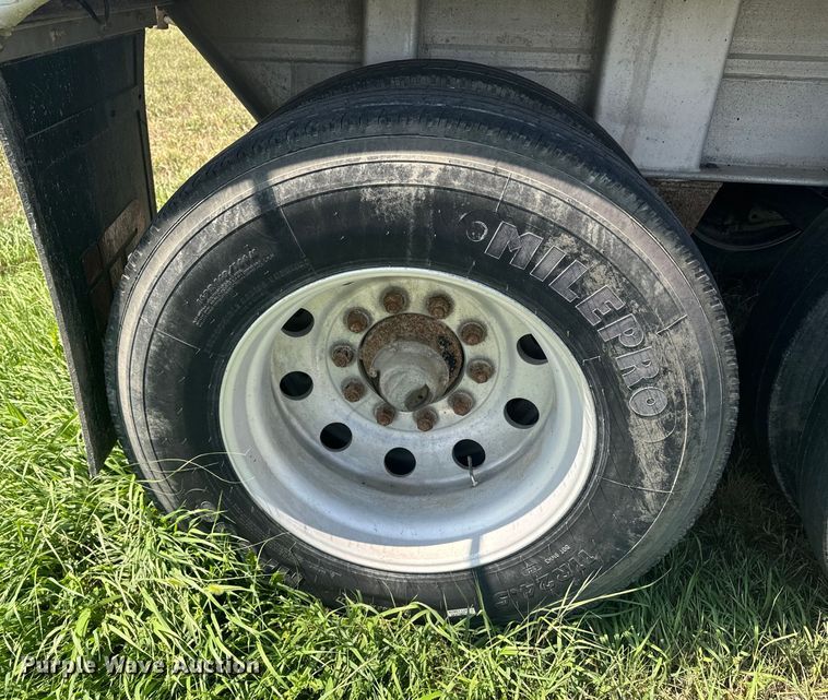 image for item EE7500 2002 Mate end dump trailer