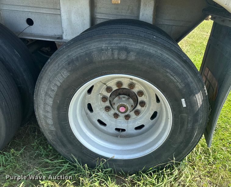 image for item EE7500 2002 Mate end dump trailer