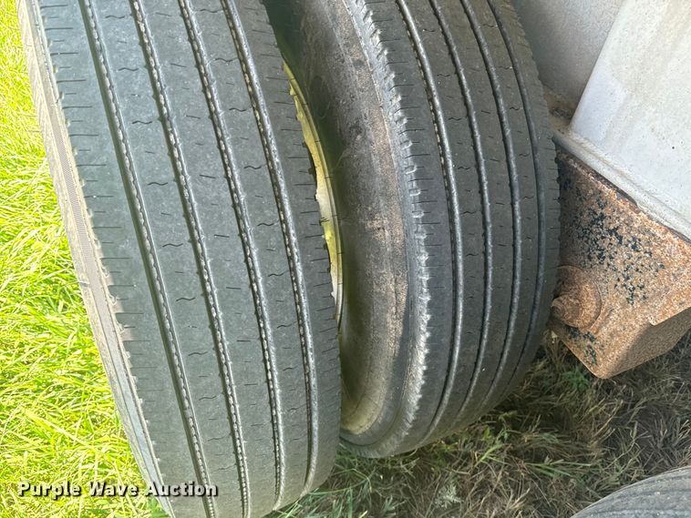 image for item EE7500 2002 Mate end dump trailer