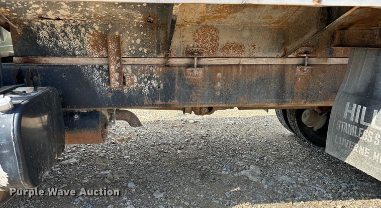 image for item EE7553 1995 International  4900 tank truck