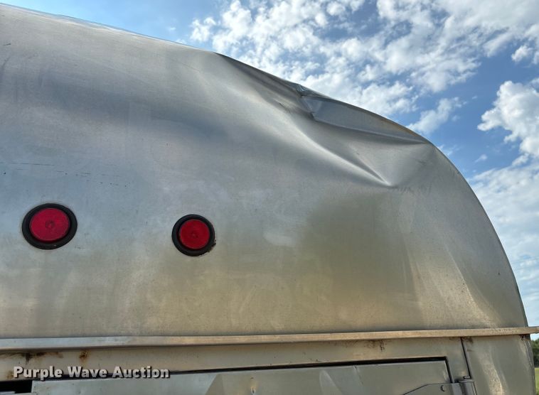 image for item EE7553 1995 International  4900 tank truck
