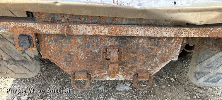 image for item EE7553 1995 International  4900 tank truck