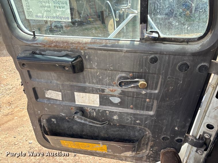 image for item EE7553 1995 International  4900 tank truck