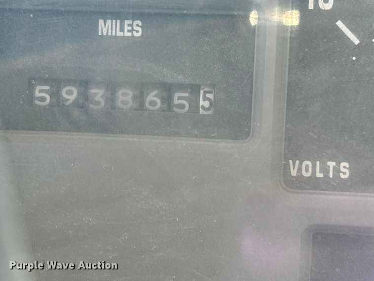 image for item EE7553 1995 International  4900 tank truck