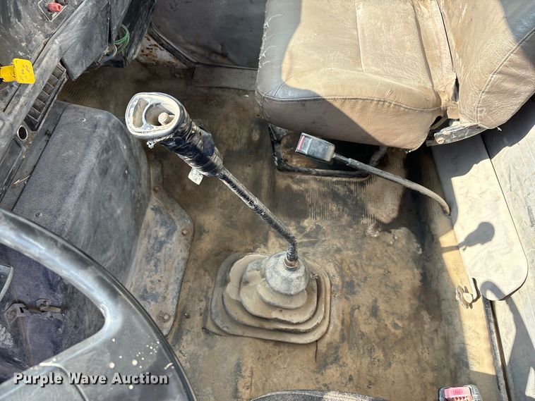 image for item EE7553 1995 International  4900 tank truck