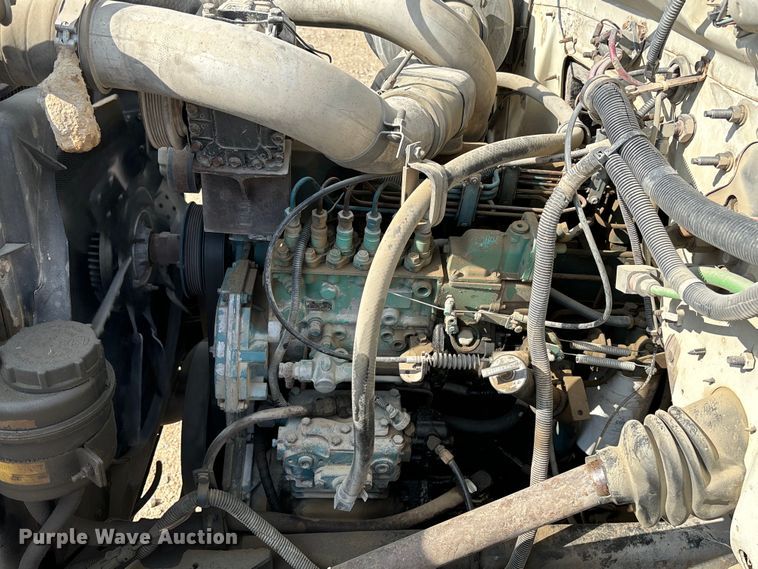 image for item EE7553 1995 International  4900 tank truck