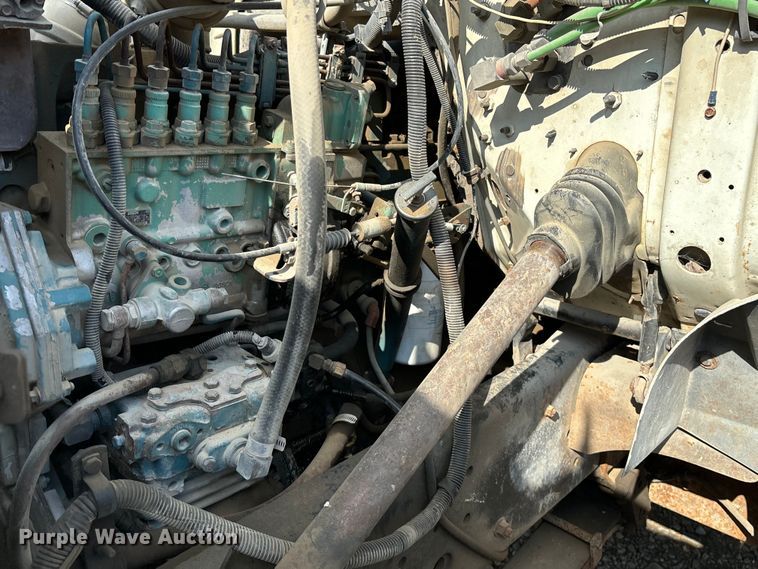 image for item EE7553 1995 International  4900 tank truck