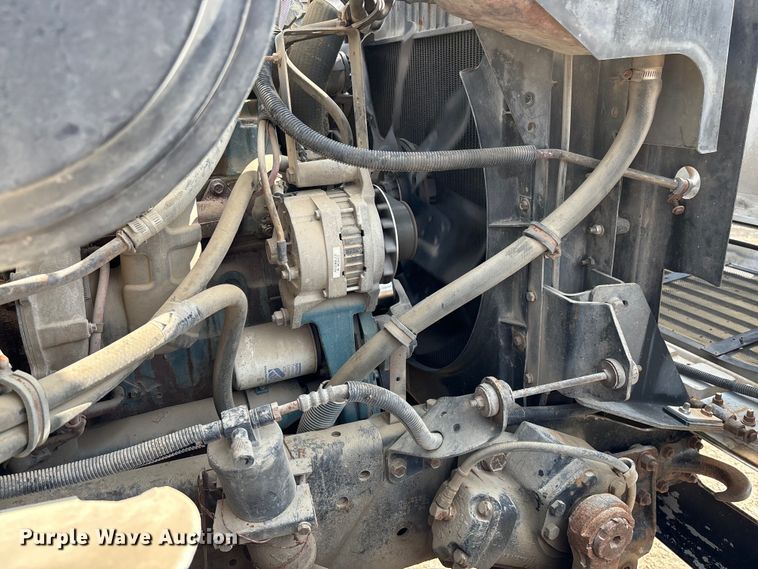 image for item EE7553 1995 International  4900 tank truck