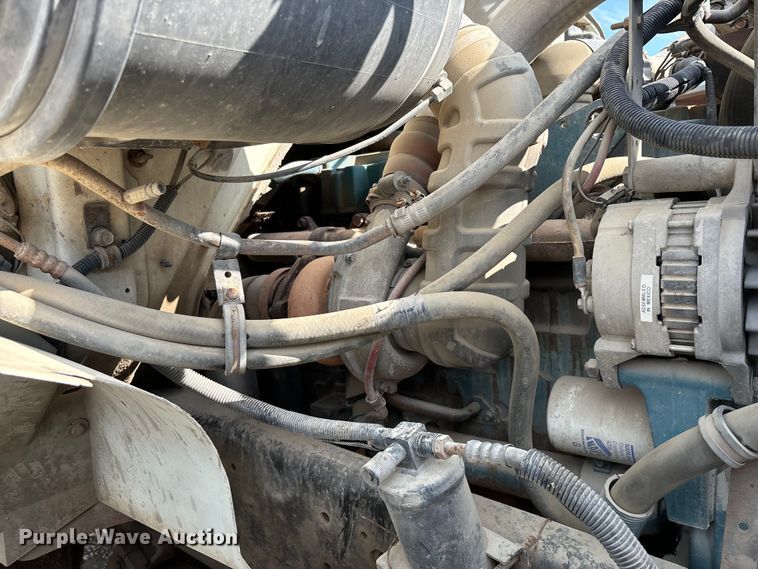 image for item EE7553 1995 International  4900 tank truck