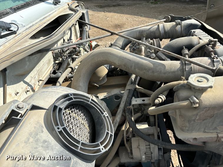 image for item EE7553 1995 International  4900 tank truck