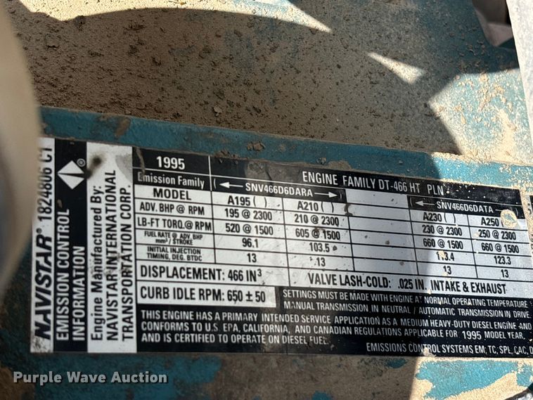 image for item EE7553 1995 International  4900 tank truck