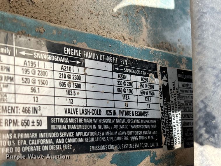 image for item EE7553 1995 International  4900 tank truck