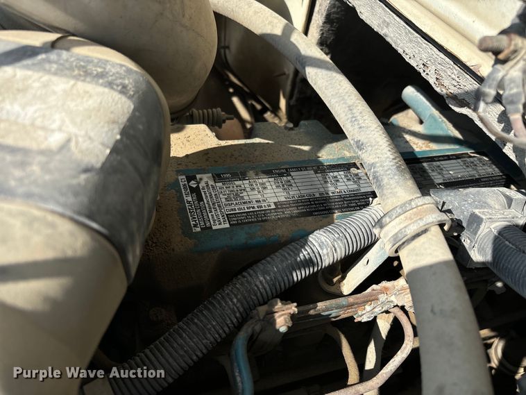 image for item EE7553 1995 International  4900 tank truck