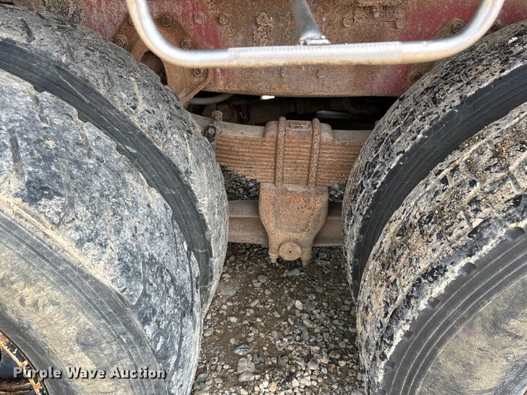 image for item EE7553 1995 International  4900 tank truck