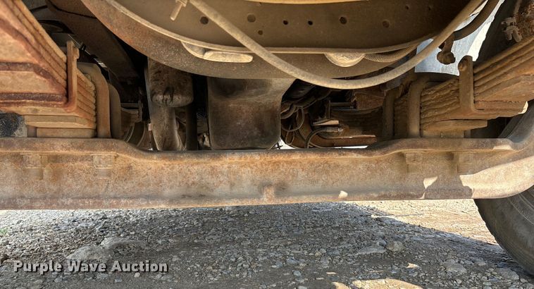 image for item EE7553 1995 International  4900 tank truck