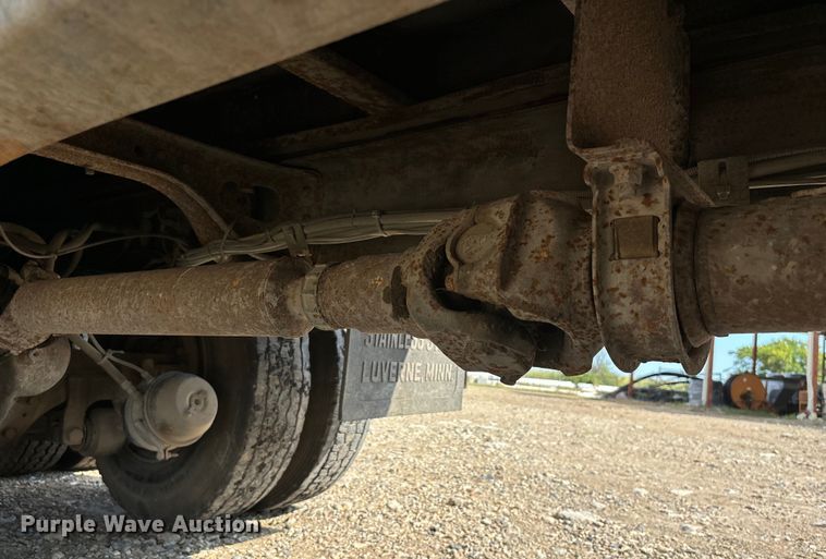 image for item EE7553 1995 International  4900 tank truck