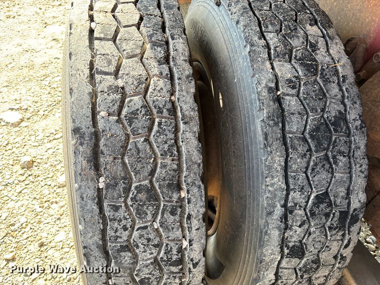 image for item EE7553 1995 International  4900 tank truck