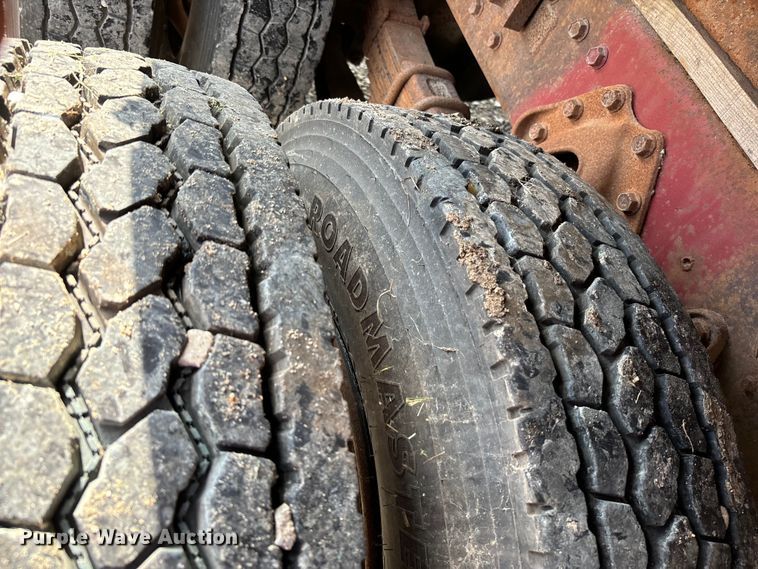 image for item EE7553 1995 International  4900 tank truck