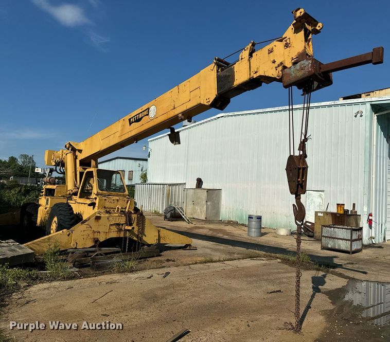 image for item EE7572 1979 Pettibone 36 crane