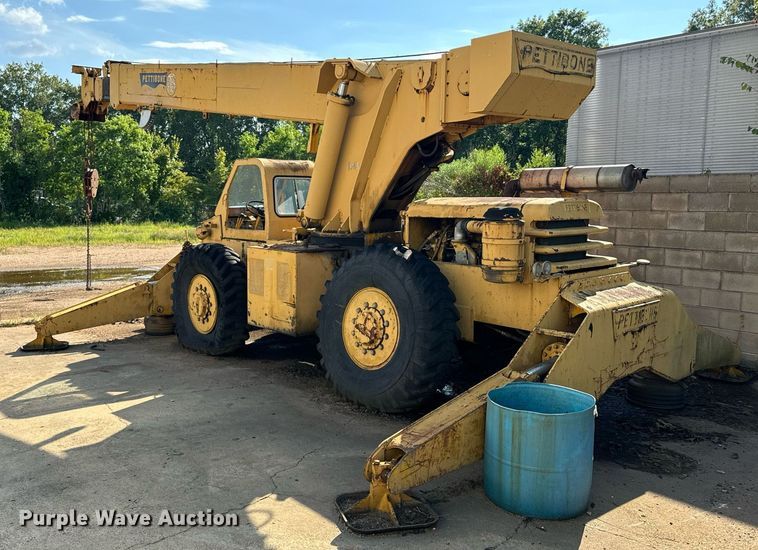 image for item EE7572 1979 Pettibone 36 crane