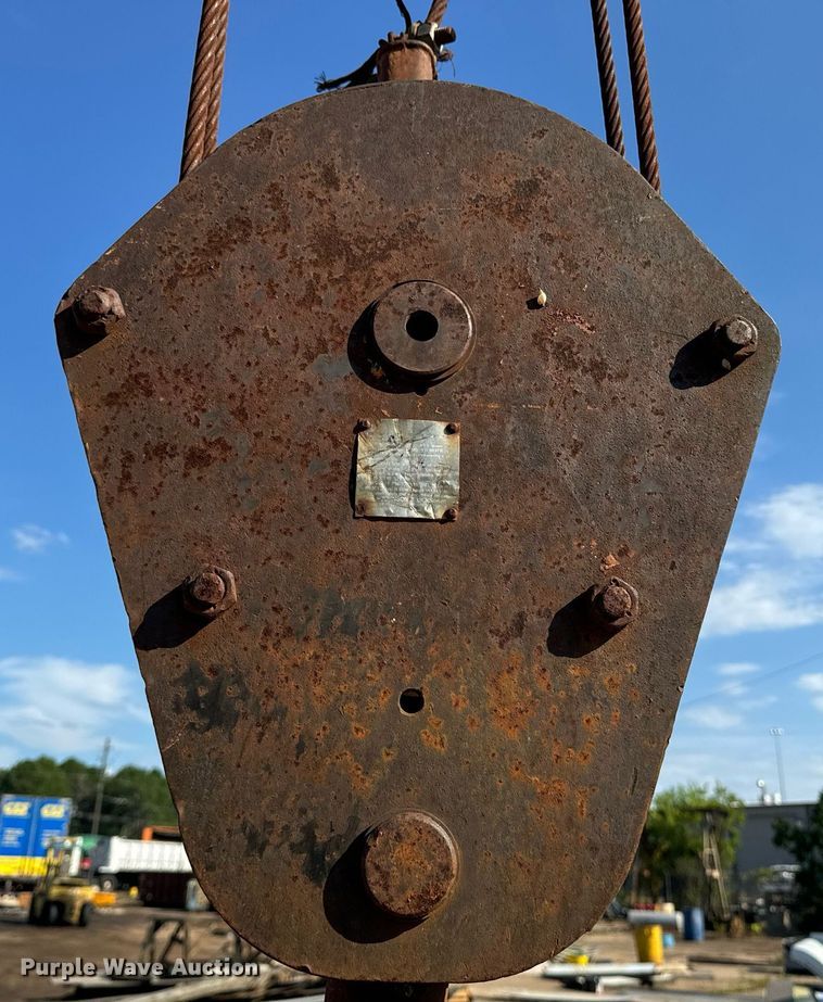 image for item EE7572 1979 Pettibone 36 crane