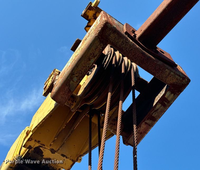 image for item EE7572 1979 Pettibone 36 crane