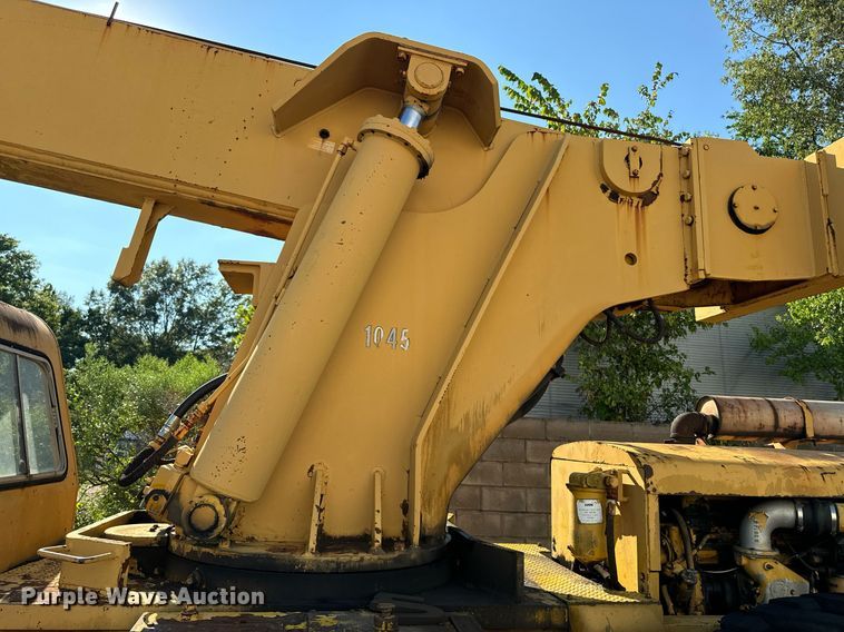 image for item EE7572 1979 Pettibone 36 crane