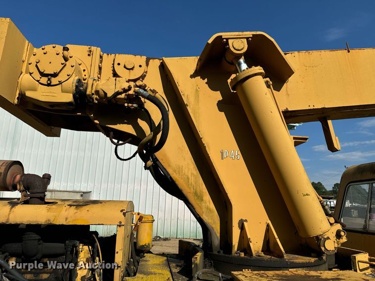 image for item EE7572 1979 Pettibone 36 crane