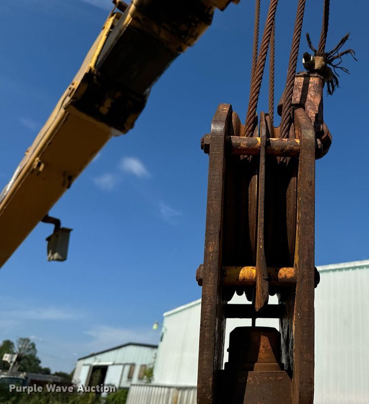 image for item EE7572 1979 Pettibone 36 crane