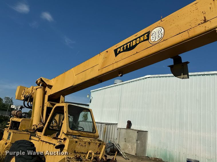 image for item EE7572 1979 Pettibone 36 crane