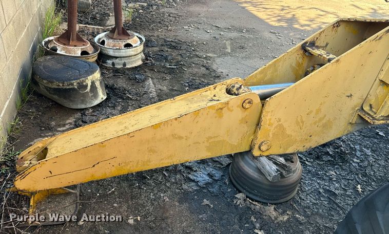 image for item EE7572 1979 Pettibone 36 crane