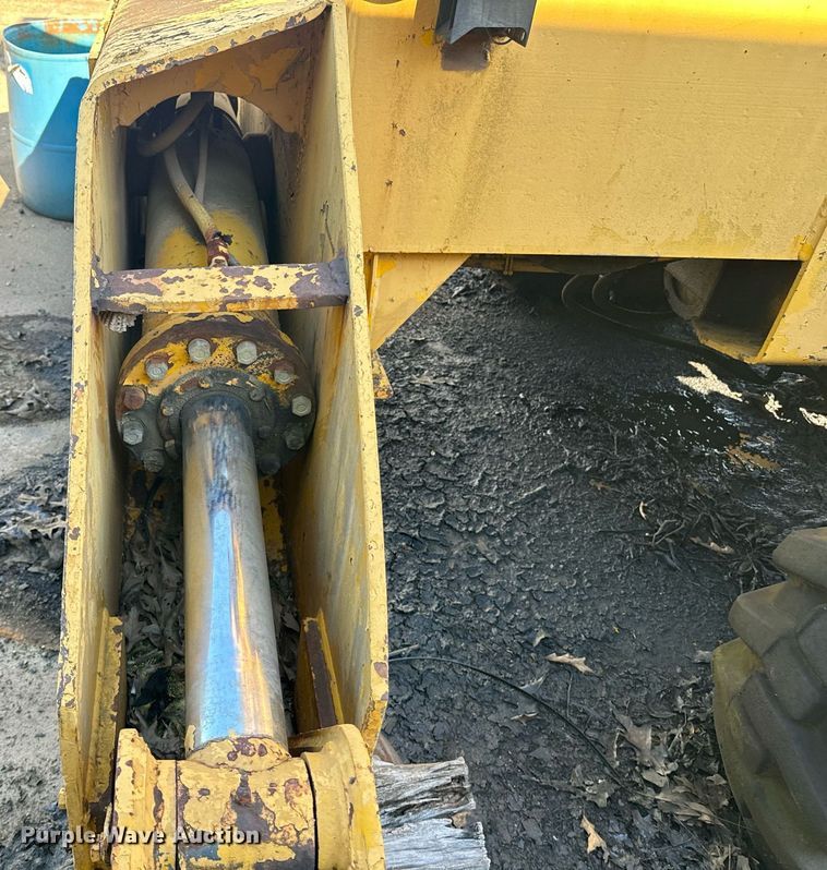 image for item EE7572 1979 Pettibone 36 crane