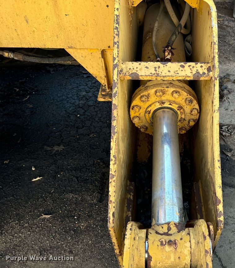 image for item EE7572 1979 Pettibone 36 crane