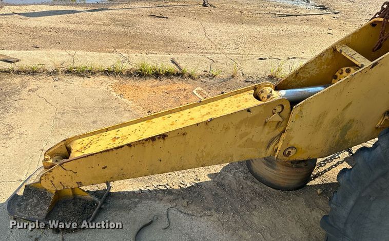 image for item EE7572 1979 Pettibone 36 crane