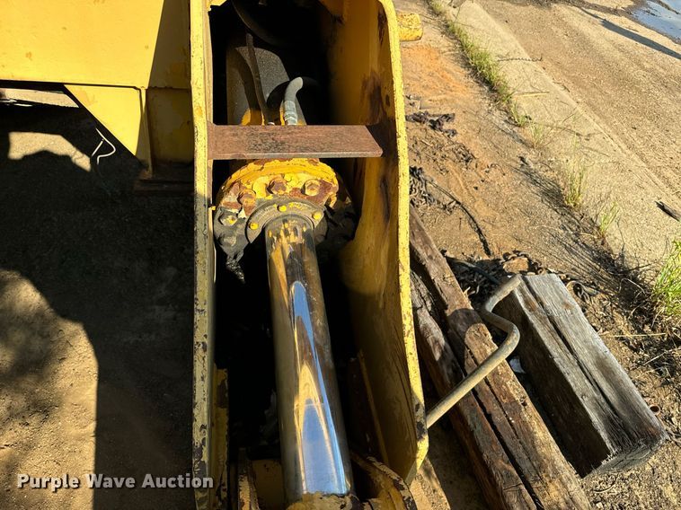 image for item EE7572 1979 Pettibone 36 crane