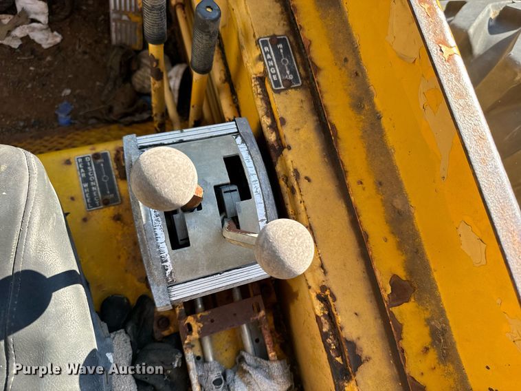 image for item EE7572 1979 Pettibone 36 crane