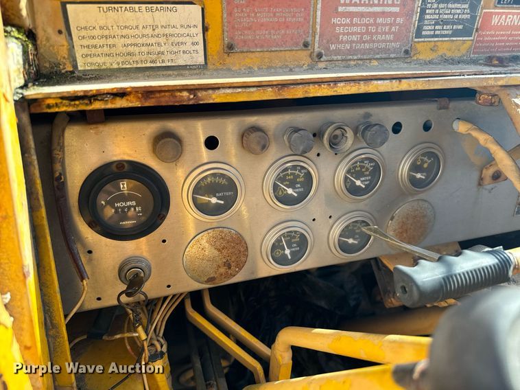 image for item EE7572 1979 Pettibone 36 crane