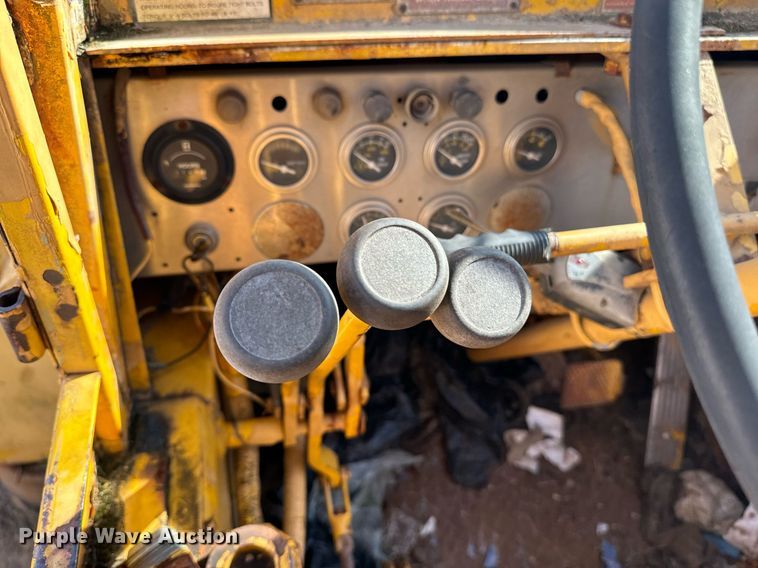 image for item EE7572 1979 Pettibone 36 crane