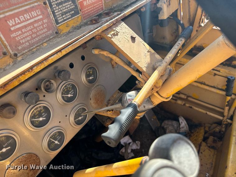 image for item EE7572 1979 Pettibone 36 crane