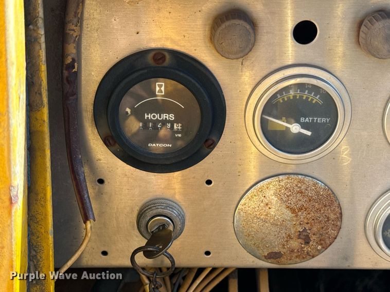 image for item EE7572 1979 Pettibone 36 crane