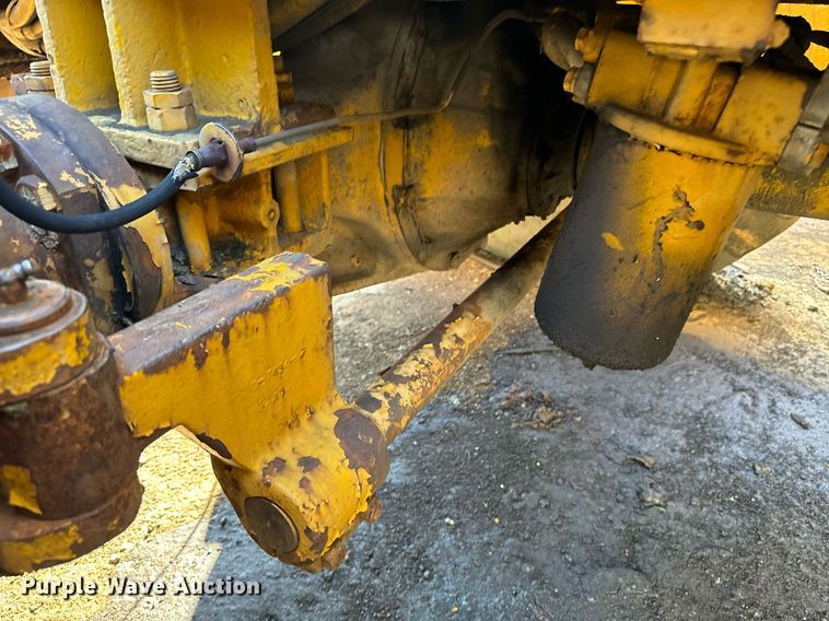 image for item EE7572 1979 Pettibone 36 crane