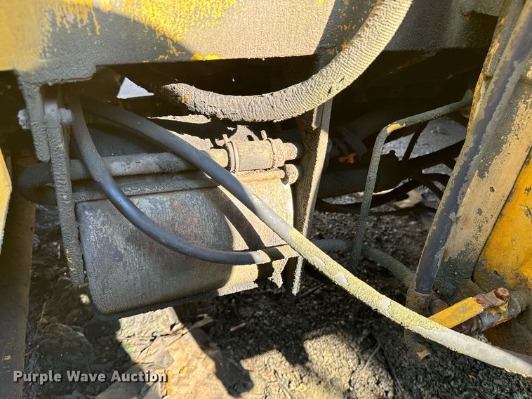 image for item EE7572 1979 Pettibone 36 crane