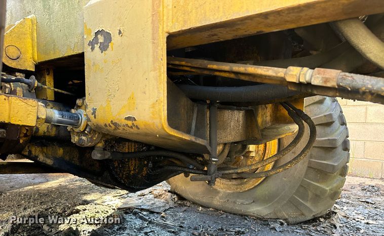 image for item EE7572 1979 Pettibone 36 crane