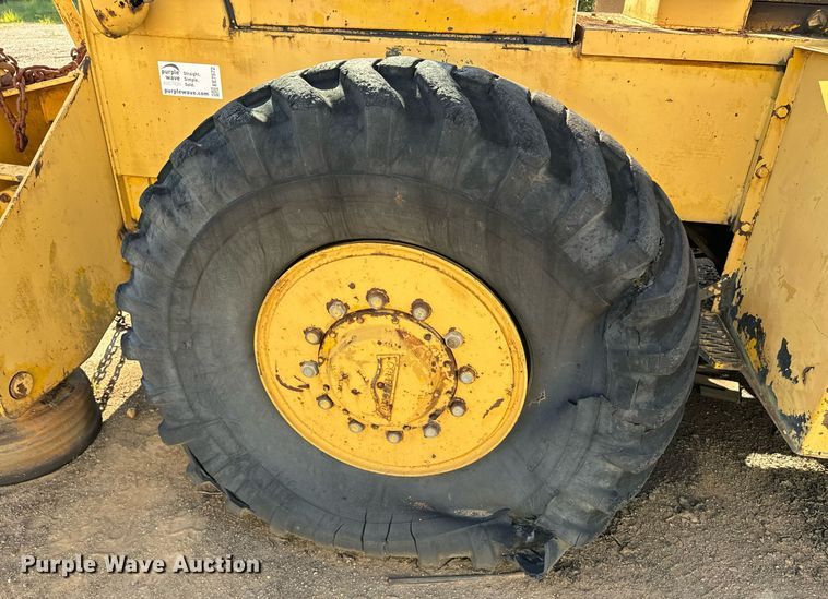 image for item EE7572 1979 Pettibone 36 crane