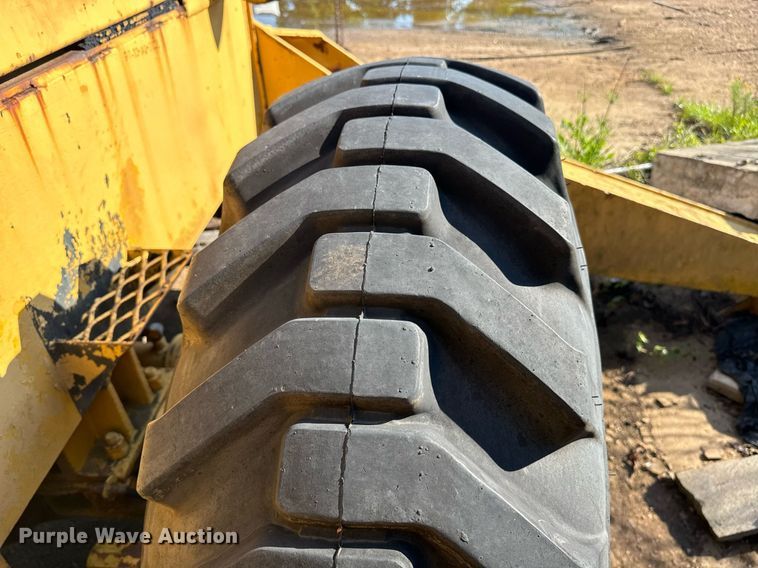 image for item EE7572 1979 Pettibone 36 crane