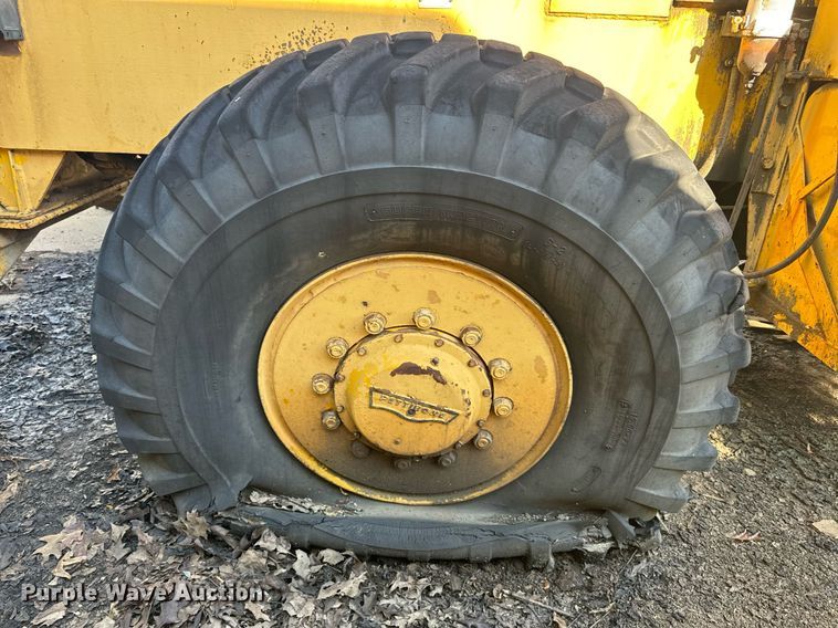 image for item EE7572 1979 Pettibone 36 crane