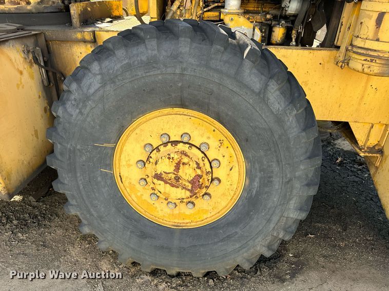 image for item EE7572 1979 Pettibone 36 crane