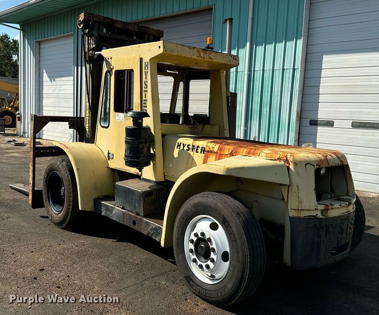 image for item EE7573 1981 Hyster H200E forklift