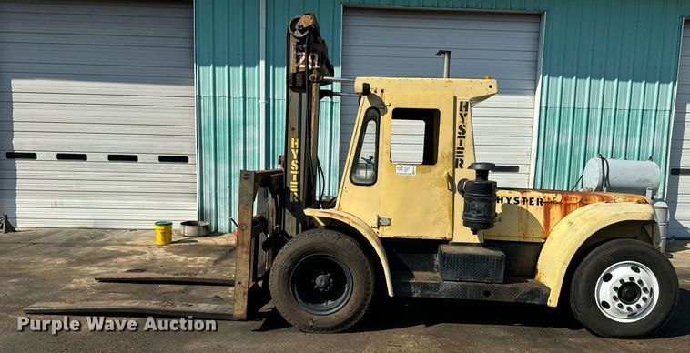 image for item EE7573 1981 Hyster H200E forklift