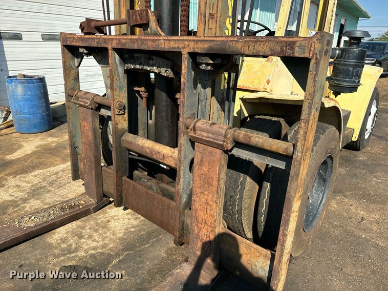 image for item EE7573 1981 Hyster H200E forklift